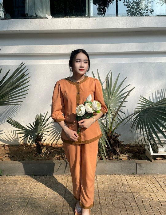 Cổ tròn viền