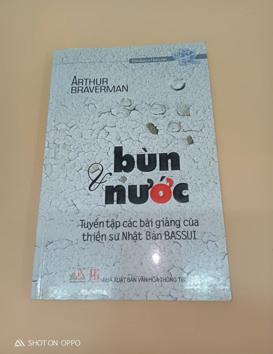 Bùn Và Nước