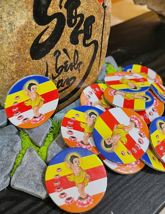Cài áo phật đản cờ tròn