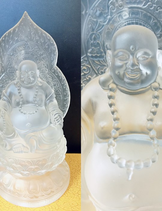 Di lặc lá bồ đề trắng mờ