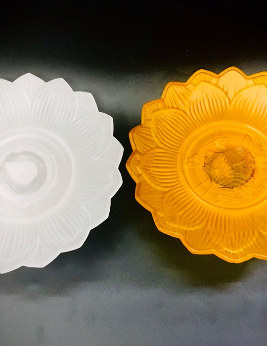 Dĩa Sen Lưu Ly 9in vàng. trắng