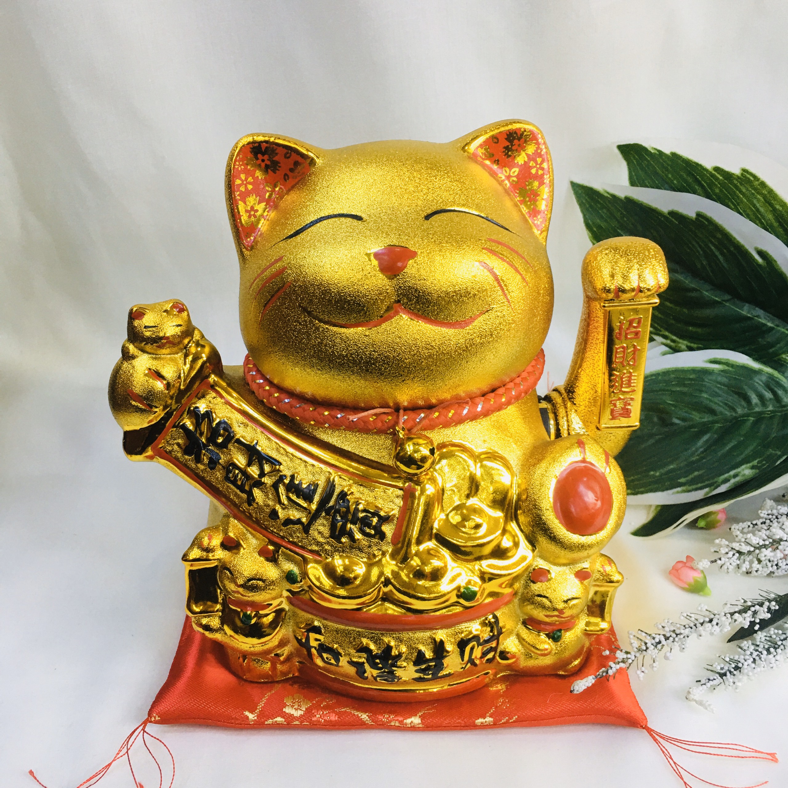 Mèo ngoắc tay vàng 9in