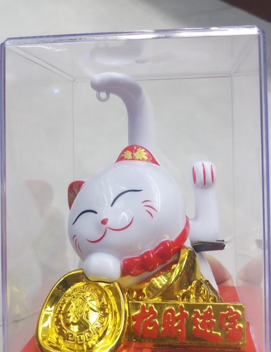 MÈO NHỰA TRẮNG LỚN