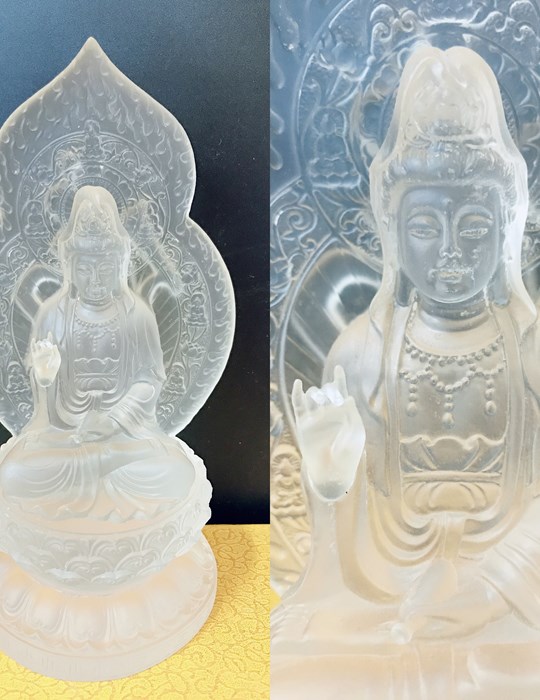 Quan âm lá bồ đề trắng mờ
