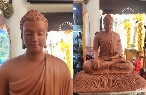 Bổn Sư Ngồi đế Cỏ 60cm màu đất áo hở