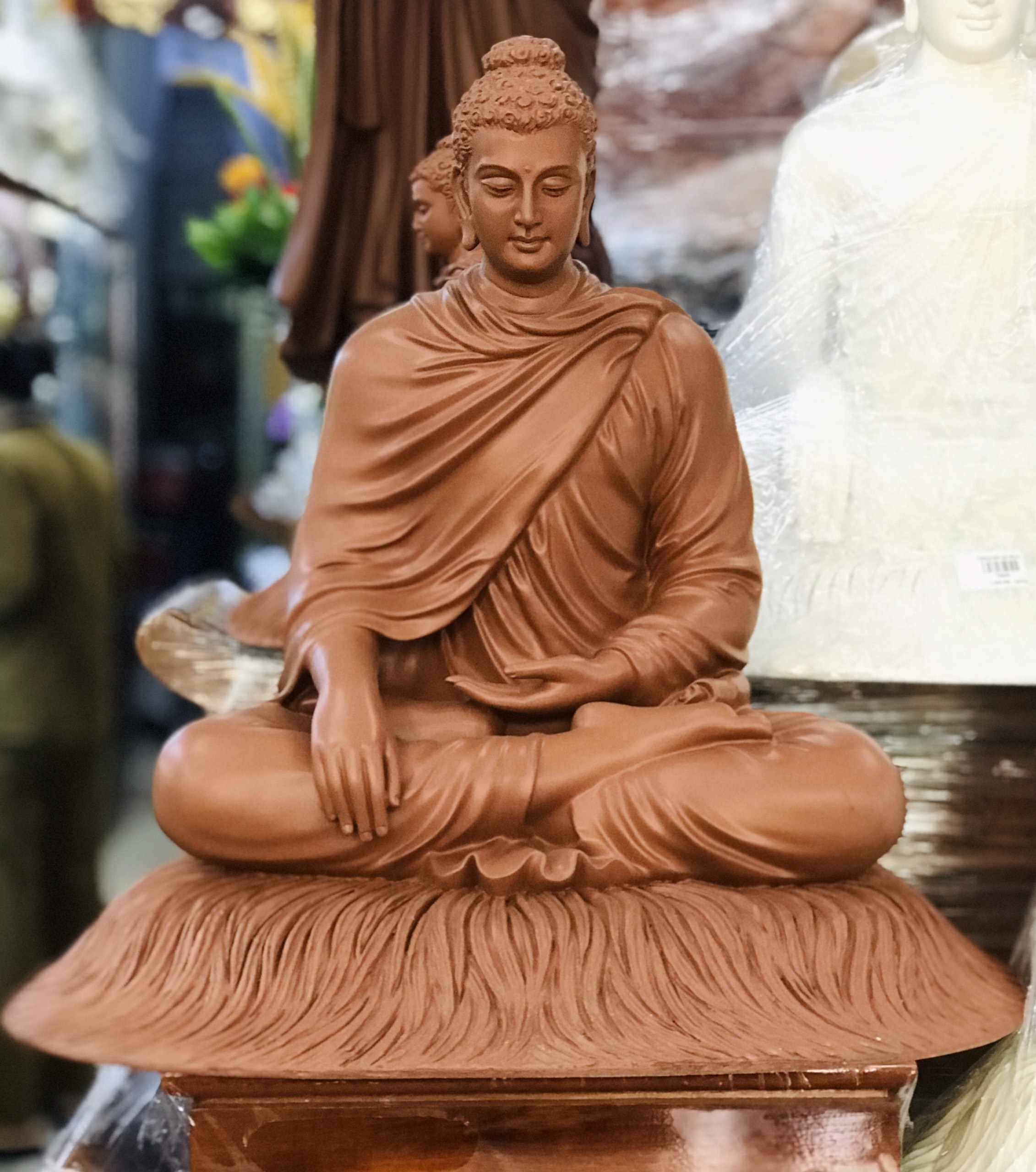 Bổn Sư Ngồi Đế Cỏ 75cm Màu đất áo kín