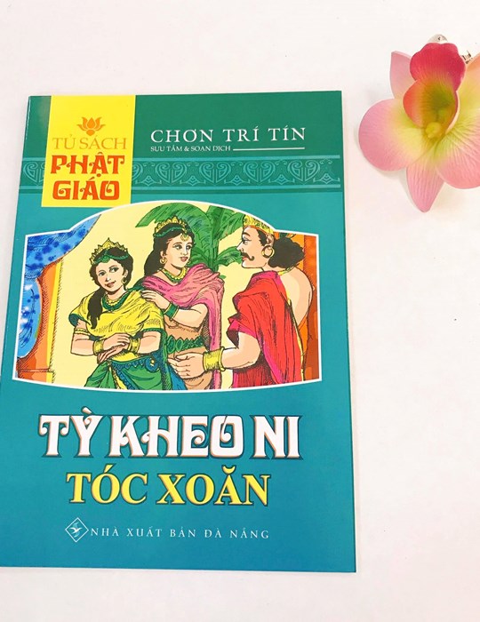 Tỳ kheo ni tóc xoăn
