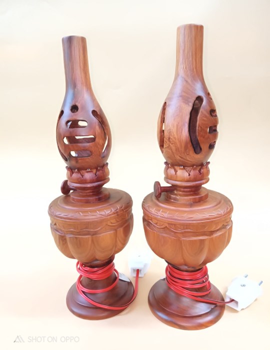 Đèn dầu gỗ hương trơn 28
